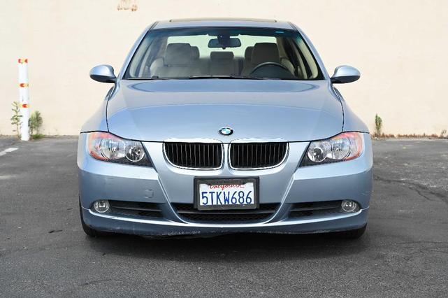 Photo of 2006 Blue BMW 325