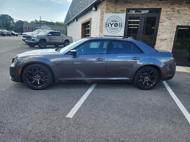 Photo of 2019 Grey Chrysler 300