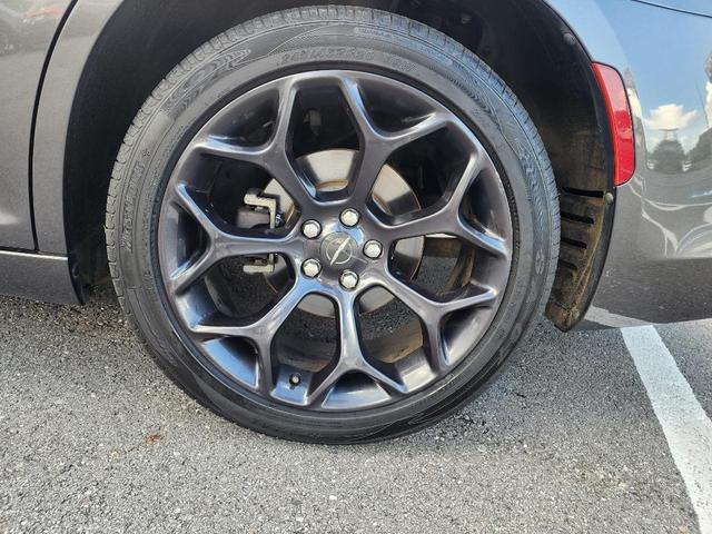 Photo of 2019 Grey Chrysler 300