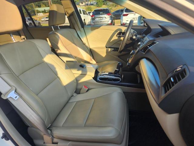 Photo of 2017 White Diamond Pearl Acura RDX