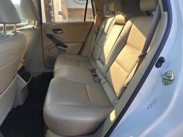 Photo of 2017 White Diamond Pearl Acura RDX