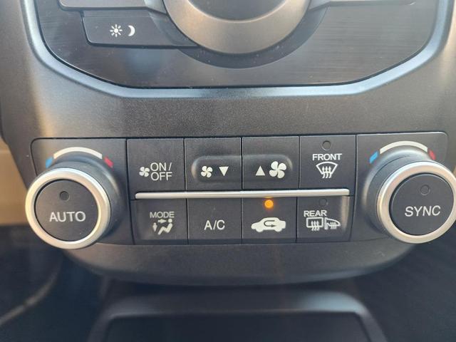 Photo of 2017 White Diamond Pearl Acura RDX