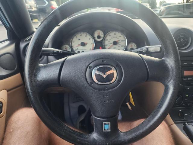 Photo of 2002 Blue Mazda MX-5 Miata