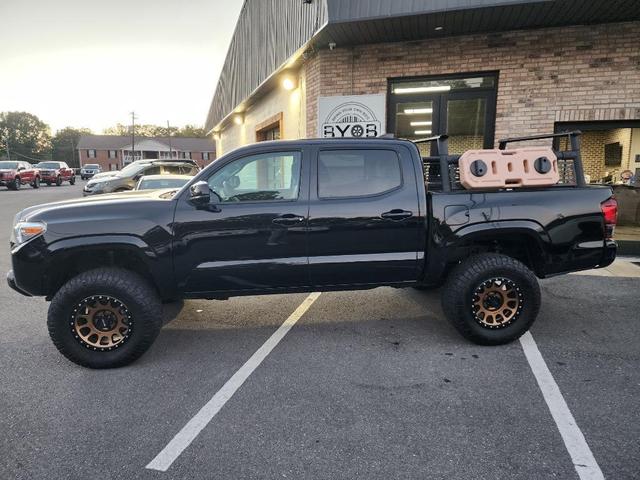 Photo of 2020 Midnight Black Metallic Toyota Tacoma