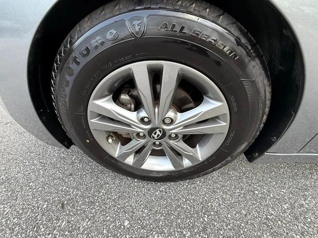 Photo of 2018 Galactic Gray Hyundai ELANTRA