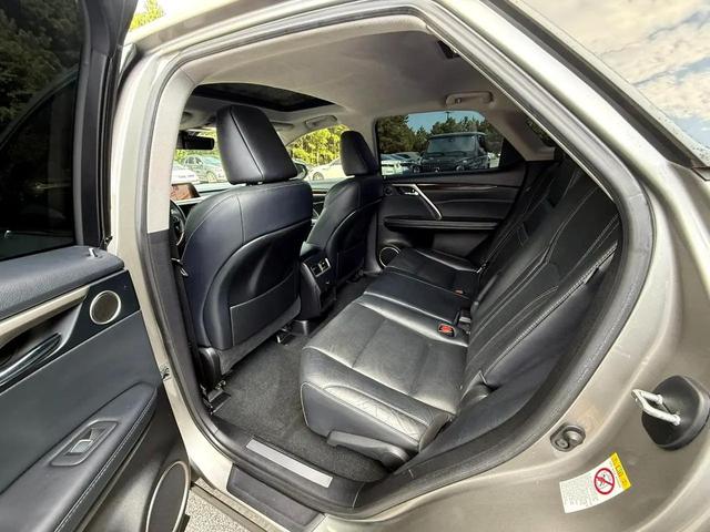Photo of 2019 Atomic Silver Lexus RX 350