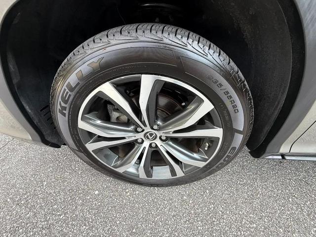Photo of 2019 Atomic Silver Lexus RX 350