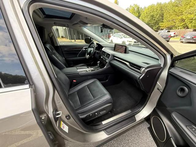Photo of 2019 Atomic Silver Lexus RX 350