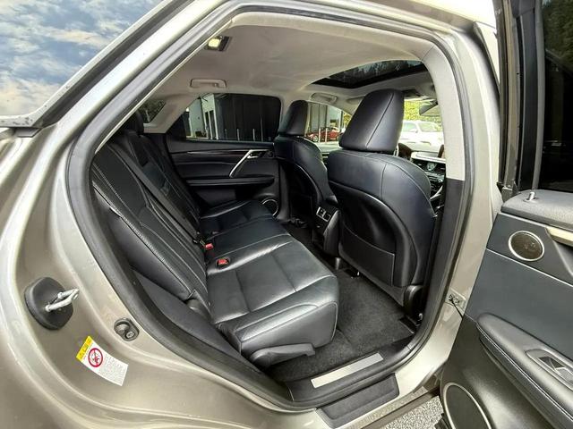 Photo of 2019 Atomic Silver Lexus RX 350