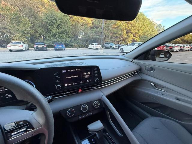 Photo of 2024 Ecotronic Gray Hyundai ELANTRA