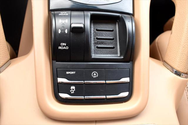 Photo of 2016 Meteor Gray Metallic Porsche Cayenne