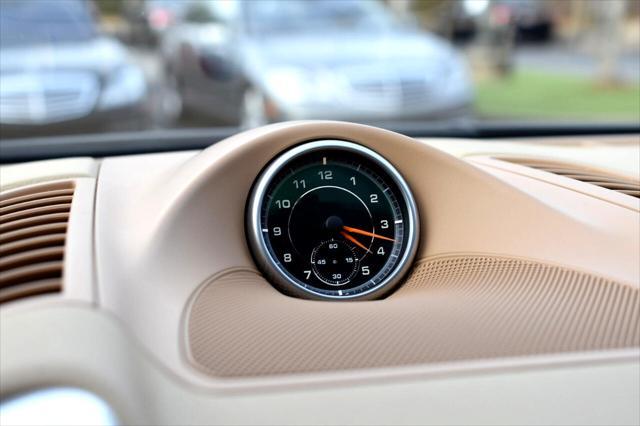 Photo of 2016 Meteor Gray Metallic Porsche Cayenne