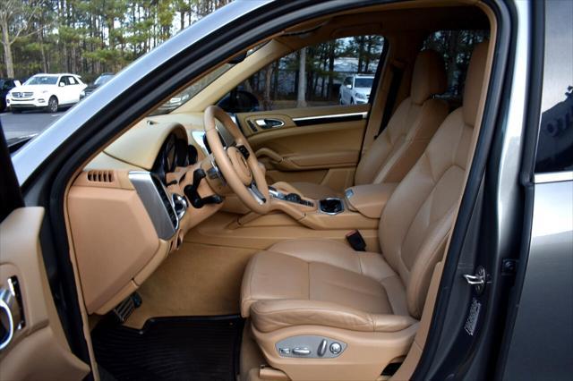 Photo of 2016 Meteor Gray Metallic Porsche Cayenne