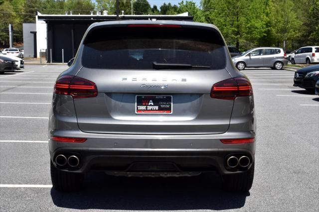 Photo of 2016 Meteor Gray Metallic Porsche Cayenne