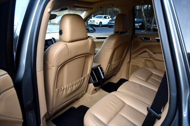 Photo of 2016 Meteor Gray Metallic Porsche Cayenne
