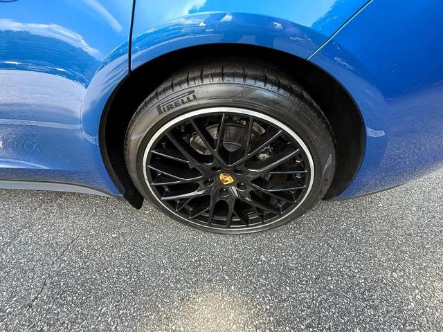 Photo of 2018 Sapphire Blue Metallic Porsche Panamera