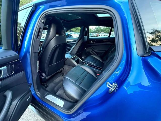 Photo of 2018 Sapphire Blue Metallic Porsche Panamera