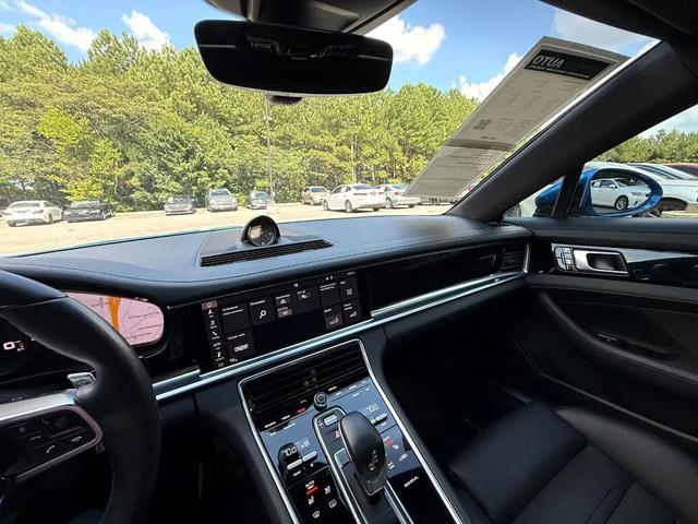 Photo of 2018 Sapphire Blue Metallic Porsche Panamera