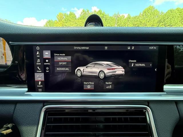 Photo of 2018 Sapphire Blue Metallic Porsche Panamera