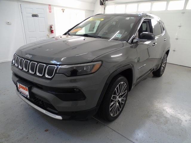 Photo of 2022 Sting Gray Clearcoat Jeep Compass
