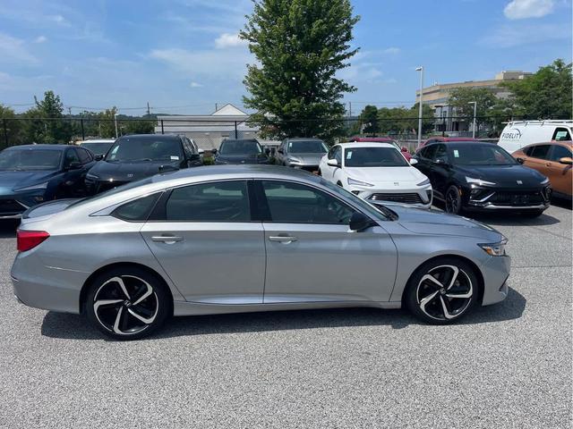 Photo of 2022 Lunar Silver Metallic Honda Accord
