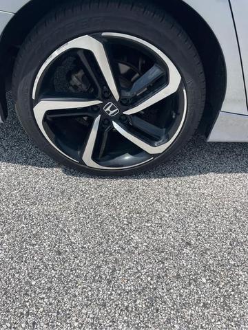 Photo of 2022 Lunar Silver Metallic Honda Accord