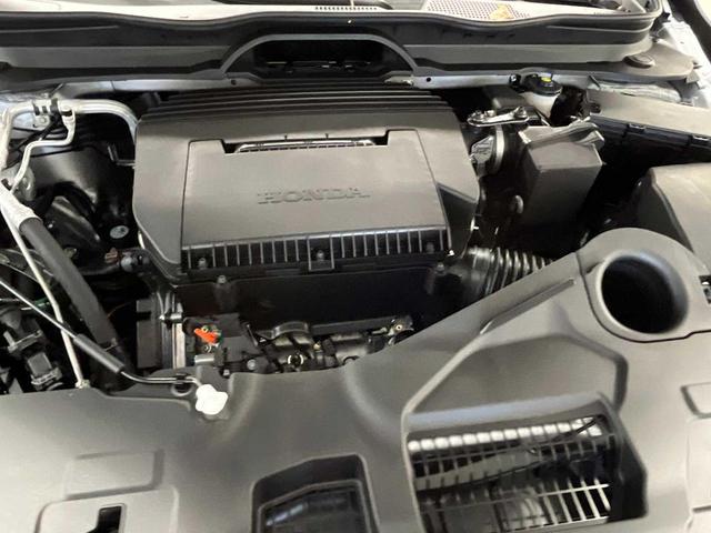 Photo of 2025 LUNAR SILVER Honda Pilot