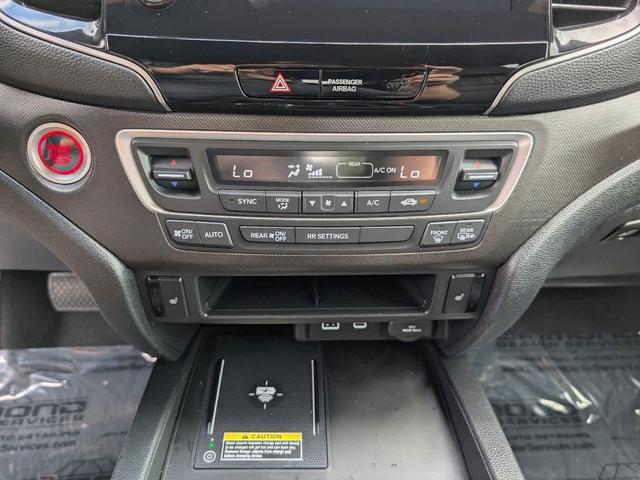 Photo of 2025 Lunar Silver Metallic Honda Passport
