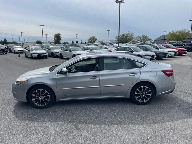 Photo of 2017 Celestial Silver Metallic Toyota Avalon Hybrid