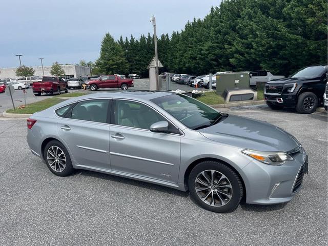 Photo of 2017 Celestial Silver Metallic Toyota Avalon Hybrid