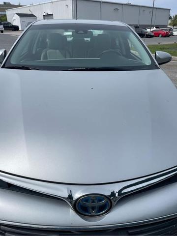 Photo of 2017 Celestial Silver Metallic Toyota Avalon Hybrid