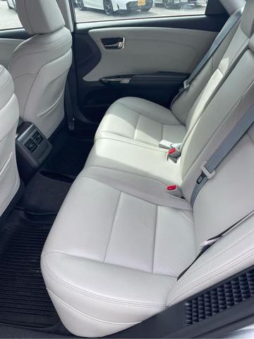 Photo of 2017 Celestial Silver Metallic Toyota Avalon Hybrid