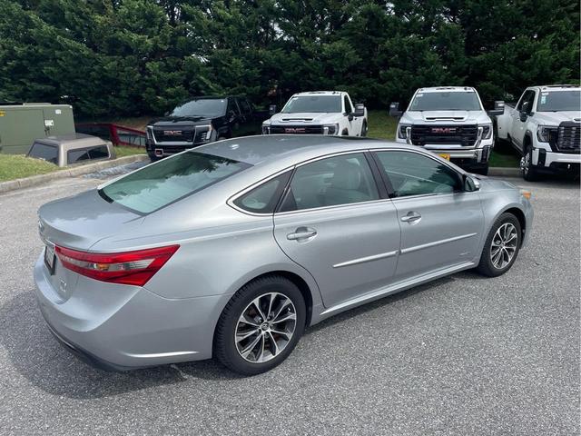 Photo of 2017 Celestial Silver Metallic Toyota Avalon Hybrid