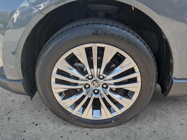 Photo of 2021 Coastal Gray Metallic Toyota Venza