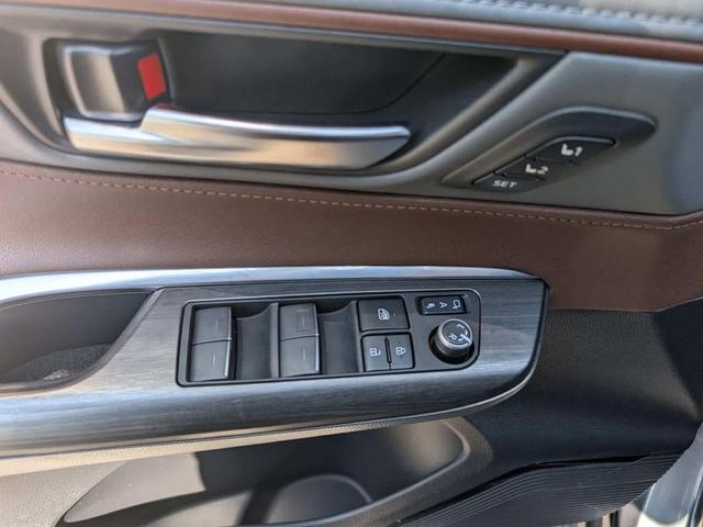 Photo of 2021 Coastal Gray Metallic Toyota Venza