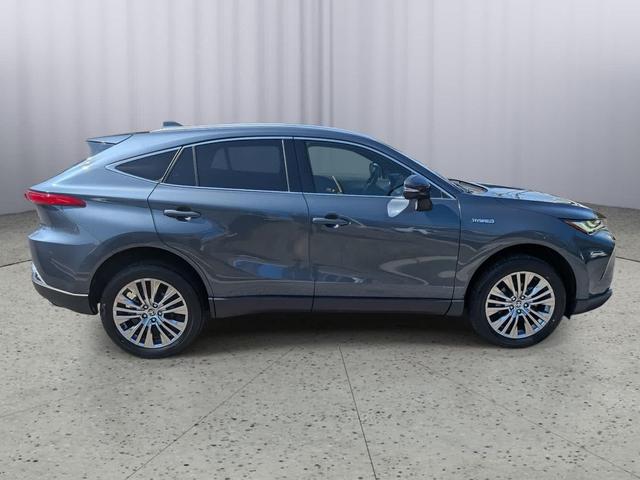 Photo of 2021 Coastal Gray Metallic Toyota Venza