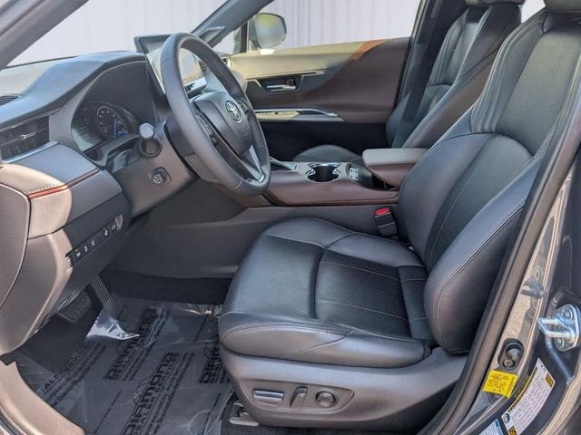 Photo of 2021 Coastal Gray Metallic Toyota Venza