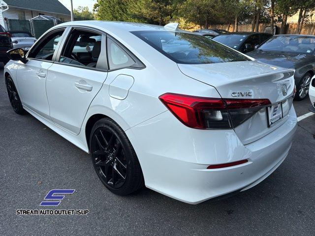 Photo of 2022 White Honda Civic