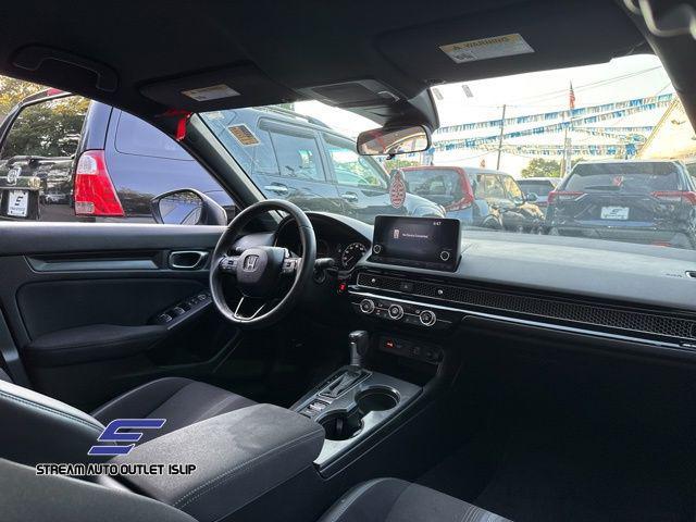 Photo of 2022 White Honda Civic