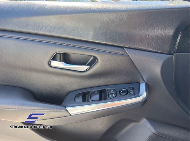 Photo of 2023 Aspen White Tricoat Nissan Sentra