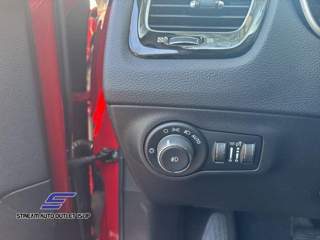 Photo of 2018 Redline Pearlcoat Jeep Compass