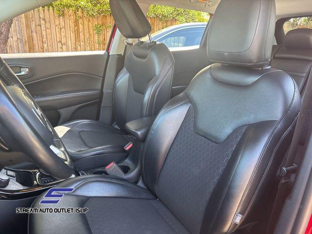 Photo of 2018 Redline Pearlcoat Jeep Compass