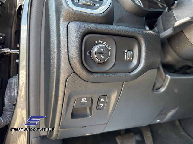 Photo of 2022 Granite Crystal Metallic Clearcoat RAM 1500