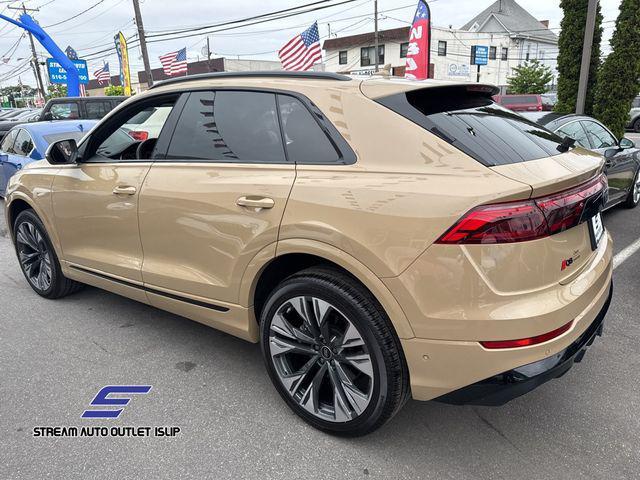 Photo of 2024 Gold Metallic Audi Q8