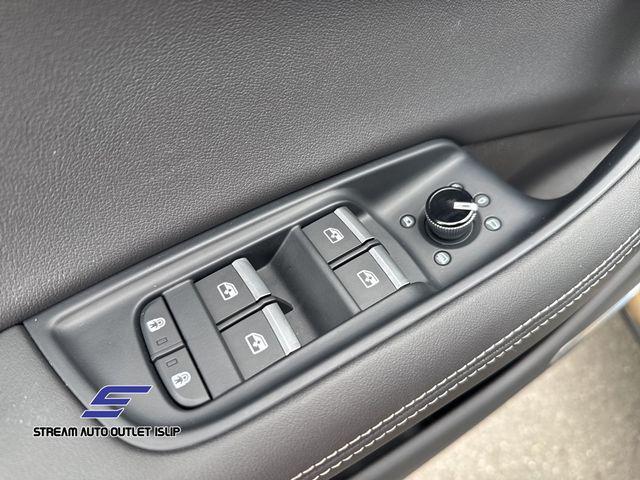 Photo of 2024 Gold Metallic Audi Q8