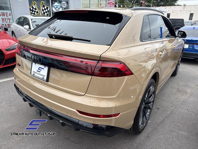 Photo of 2024 Gold Metallic Audi Q8