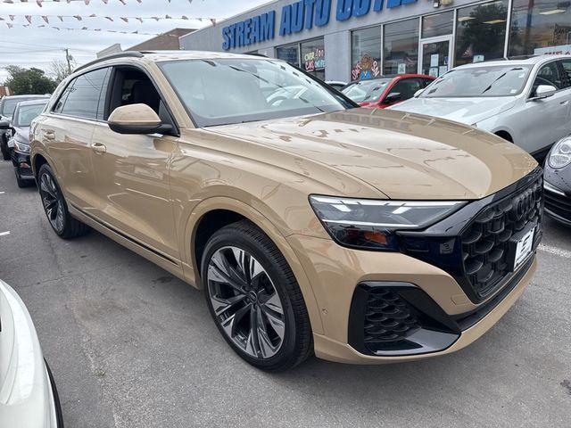 Photo of 2024 Gold Metallic Audi Q8