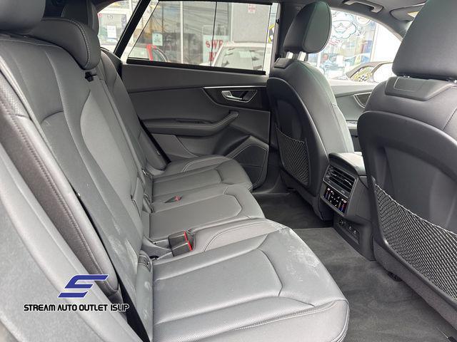 Photo of 2024 Gold Metallic Audi Q8