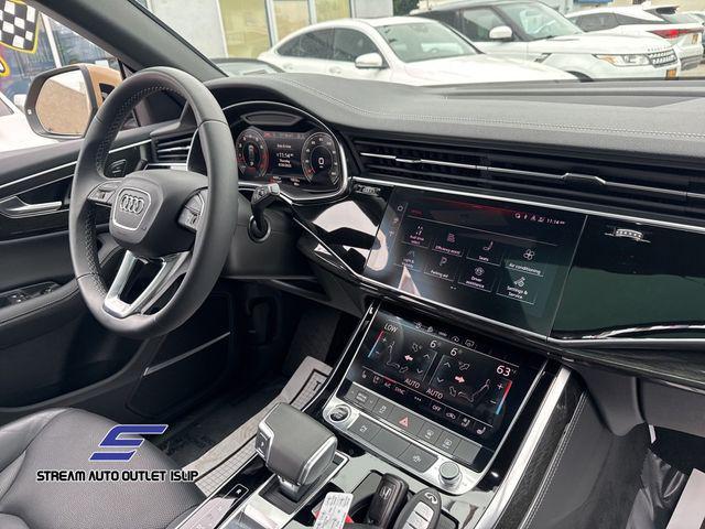 Photo of 2024 Gold Metallic Audi Q8