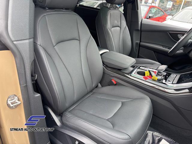 Photo of 2024 Gold Metallic Audi Q8